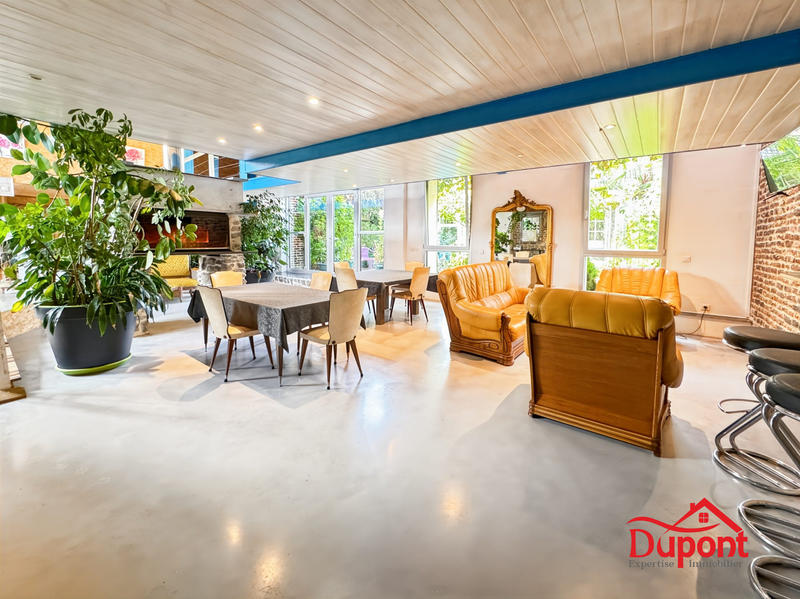 Maison - 338 m² - 8 pièces