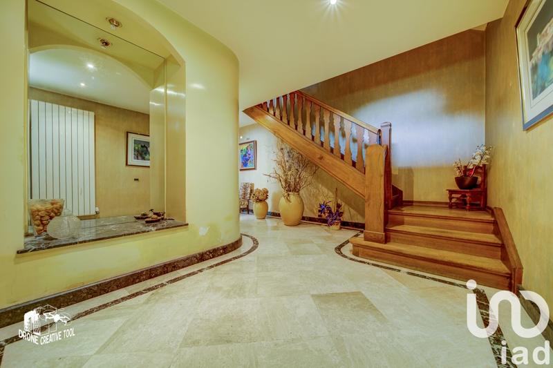 Maison - 444 m² - 12 pièces