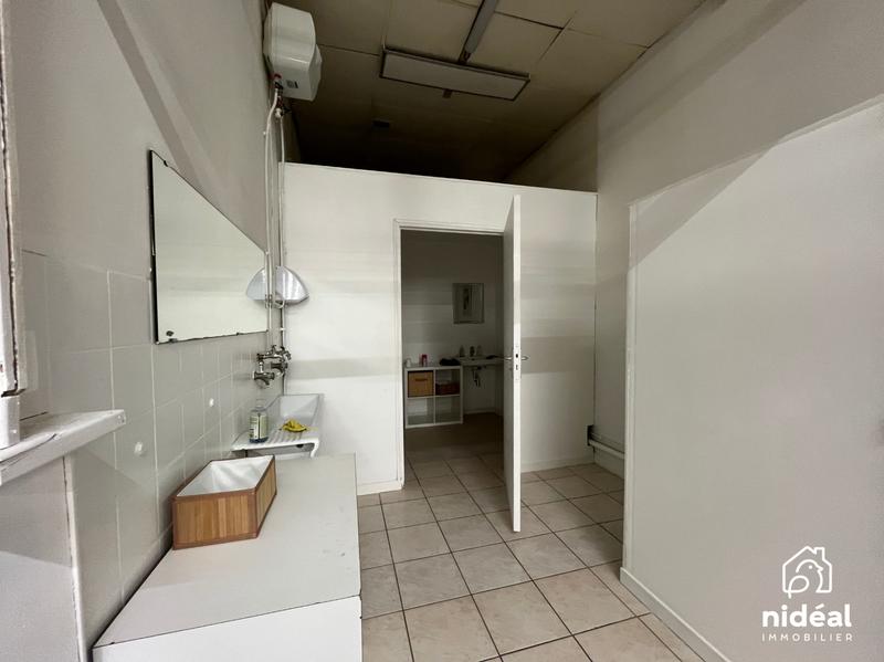 Local d'activités - 1 300 m²