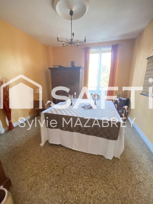 Maison - 210 m² - 11 pièces