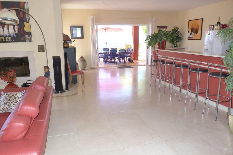 Villa - 270 m² - 6 pièces