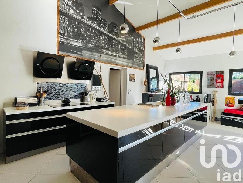 Maison - 400 m² - 12 pièces