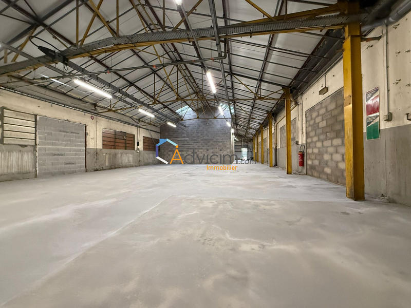 Entrepôt - 235 m²
