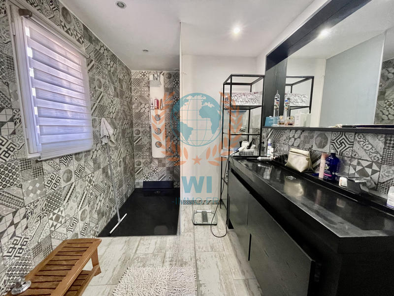 Maison - 170 m² - 8 pièces