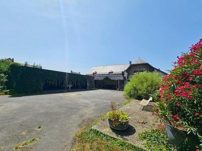 Maison - 453 m² - 14 pièces