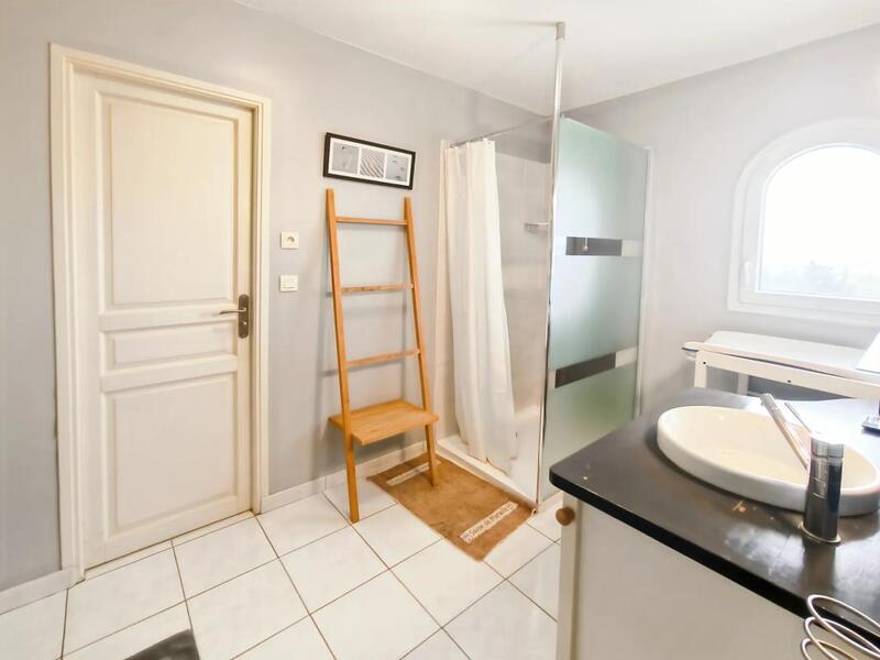 Propriété - 224 m² - 9 pièces