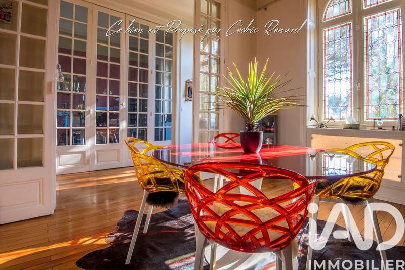 Maison - 225 m² - 10 pièces