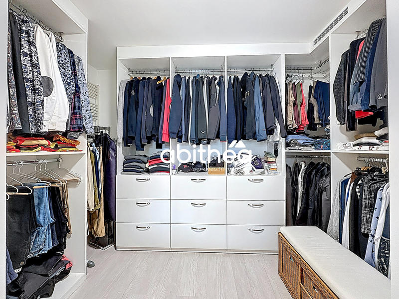 Maison - 305 m² - 9 pièces