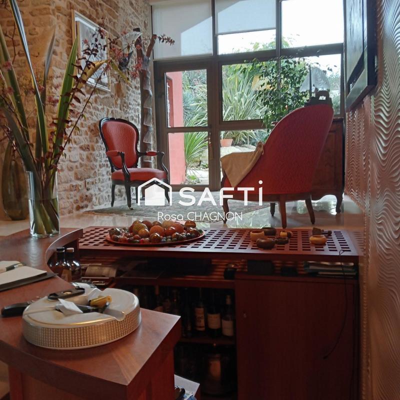 Maison - 220 m² - 10 pièces