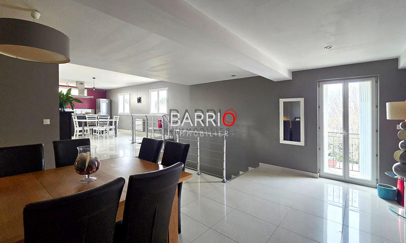 Villa - 265 m² - 6 pièces