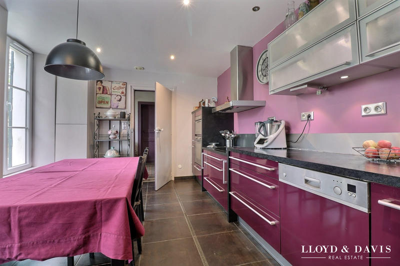 Maison - 455 m² - 13 pièces