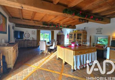 Maison - 360 m² - 16 pièces