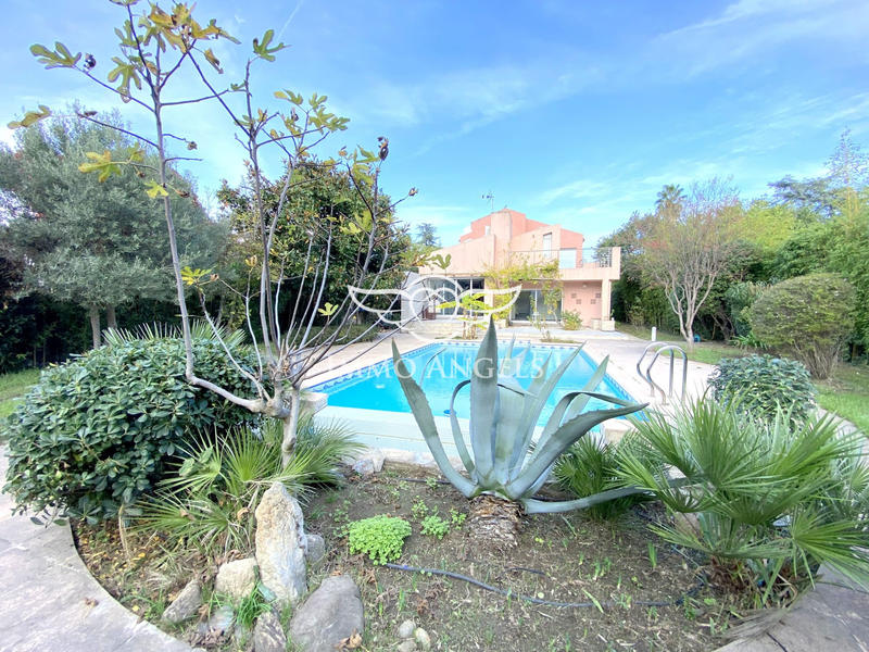 Maison - 209 m² - 6 pièces