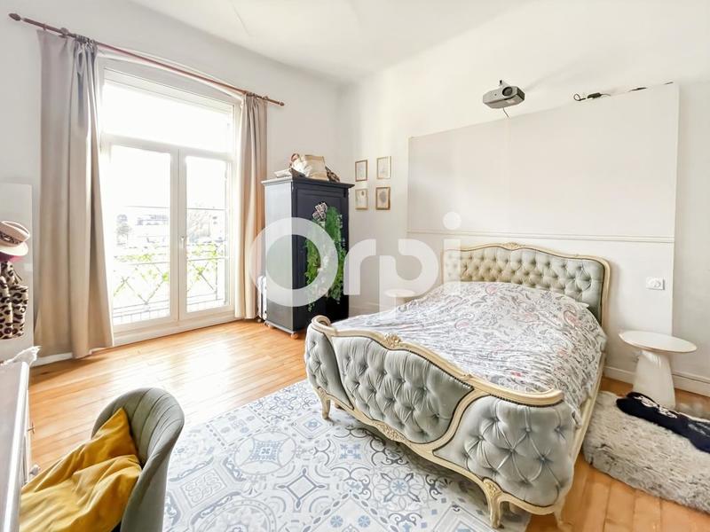 Appartement - 104 m² - 2 pièces