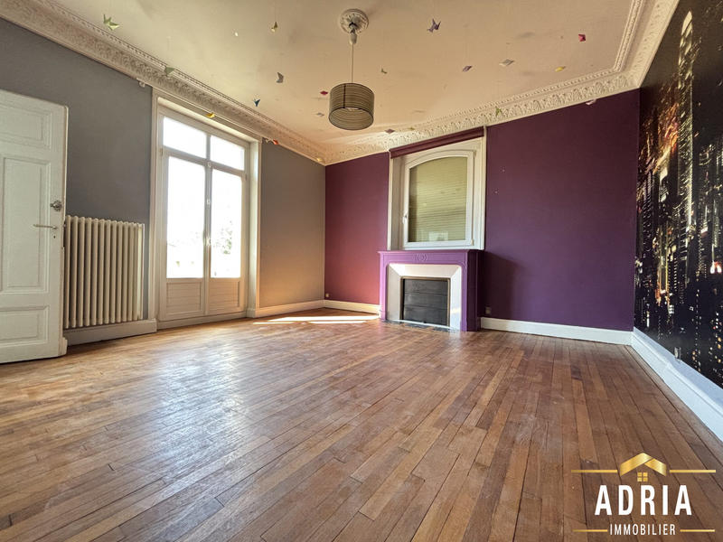 Maison - 323 m² - 10 pièces