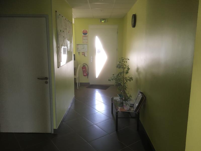 Local d'activités - 200 m² - 5 pièces