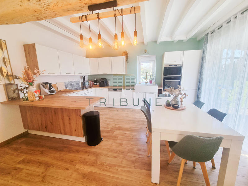 Maison - 210 m² - 6 pièces