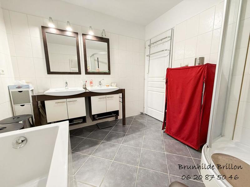 Maison - 190 m² - 8 pièces