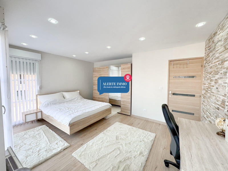 Maison - 208 m² - 10 pièces