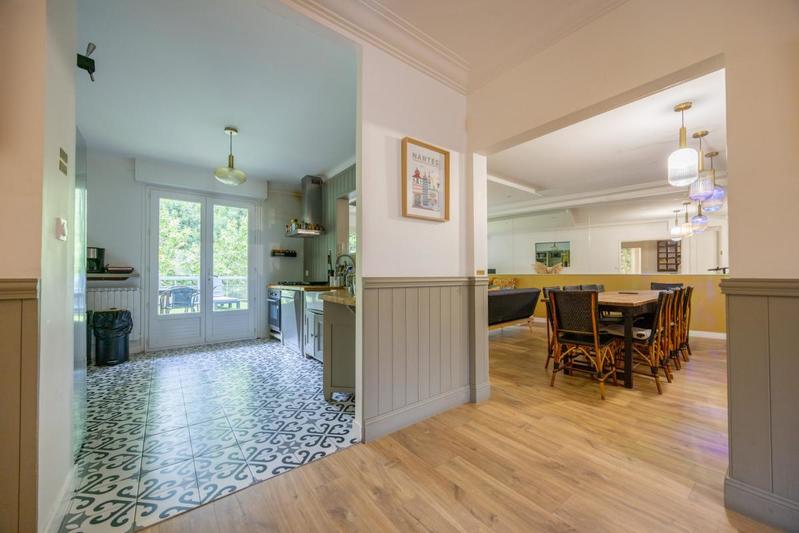 Maison - 261 m² - 12 pièces