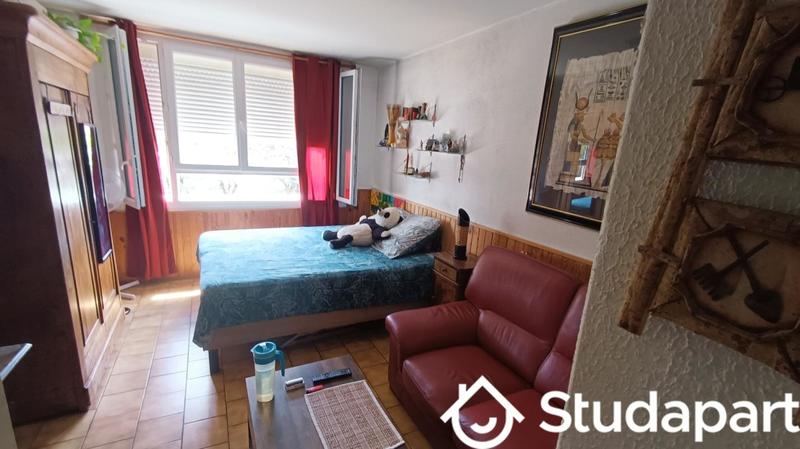 Chambre - 13 m² - 1 pièce