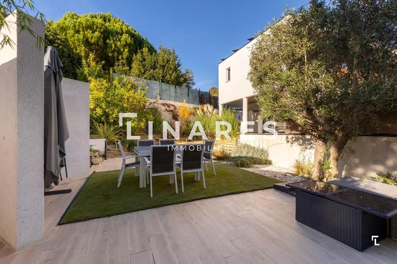 Villa - 242 m² - 5 pièces