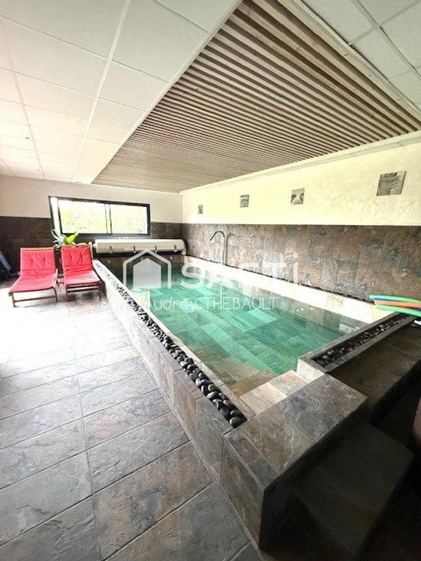 Maison - 365 m² - 10 pièces