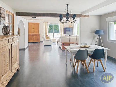 Maison - 189 m² - 8 pièces