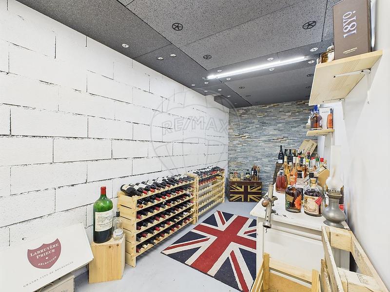 Maison - 233 m² - 8 pièces