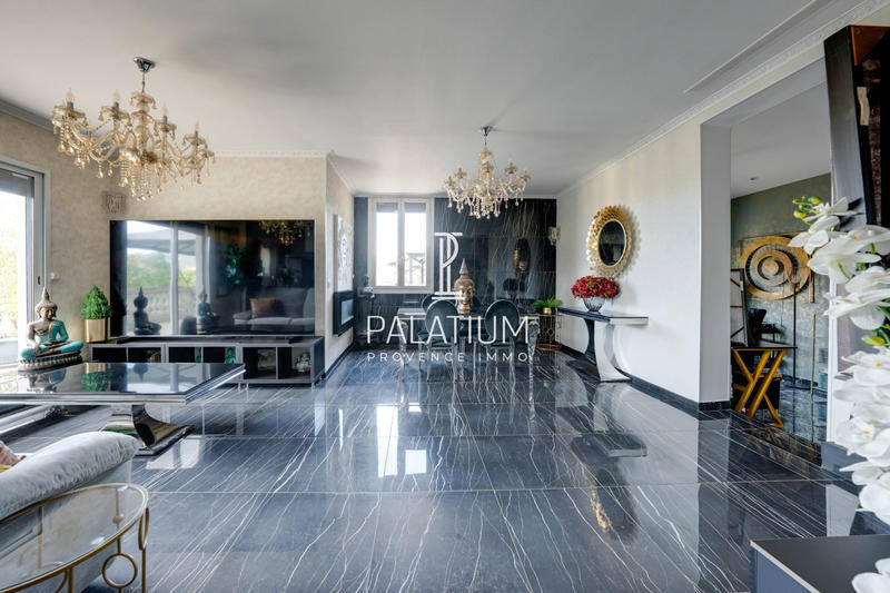 Maison - 221 m² - 5 pièces