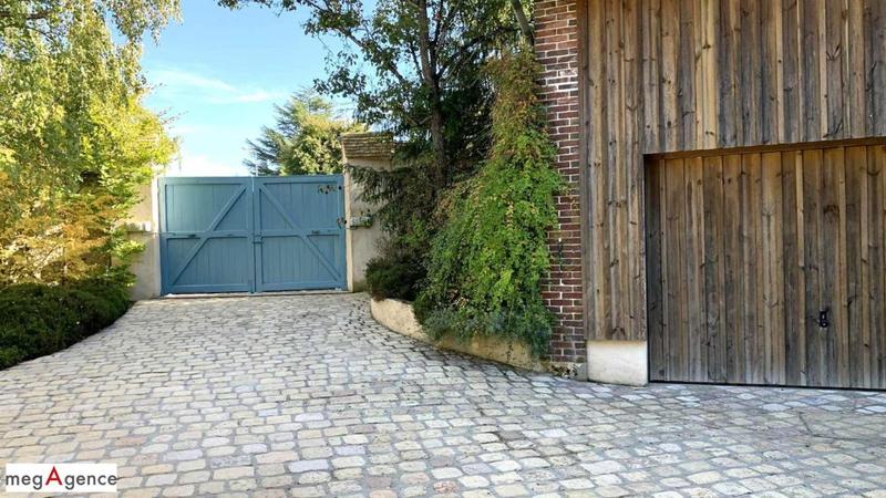 Maison - 328 m² - 9 pièces