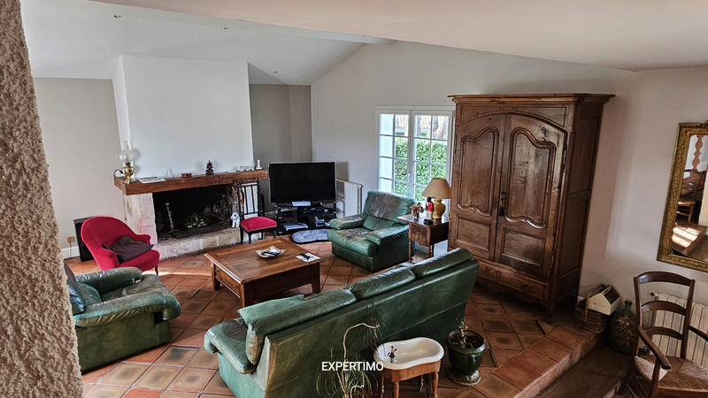 Maison - 220 m² - 9 pièces