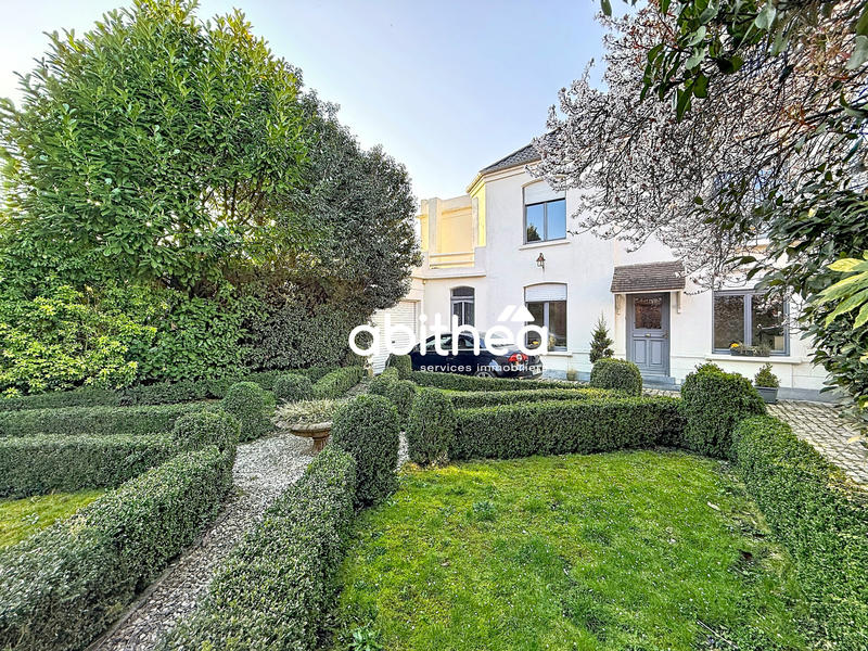 Maison - 224 m² - 6 pièces