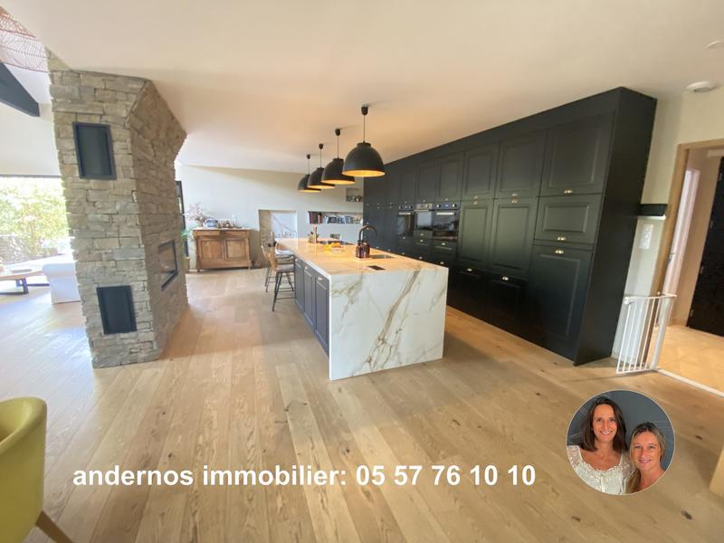 Villa - 310 m² - 10 pièces