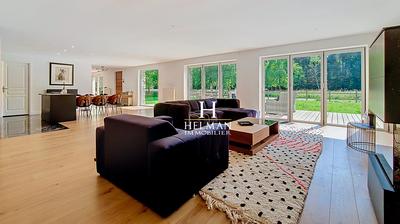 Maison - 222 m² - 8 pièces