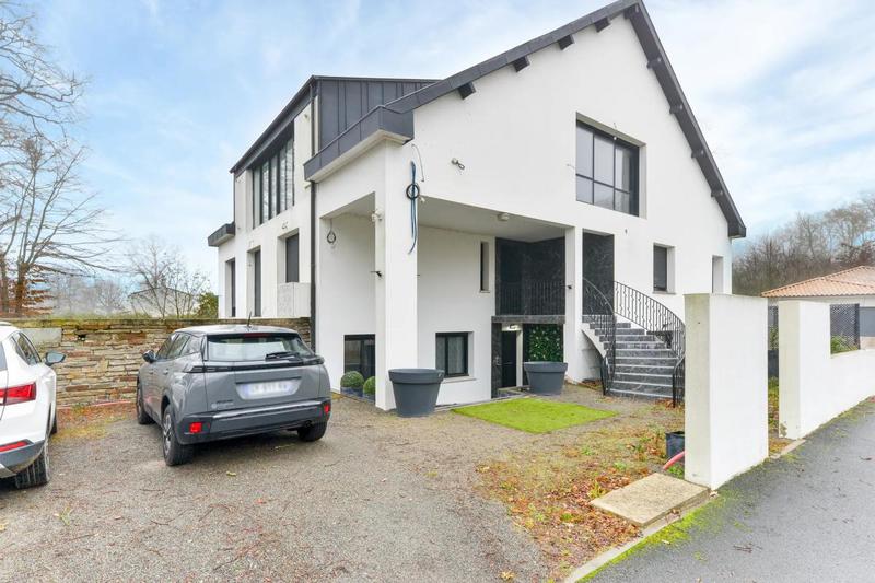 Maison - 450 m² - 21 pièces