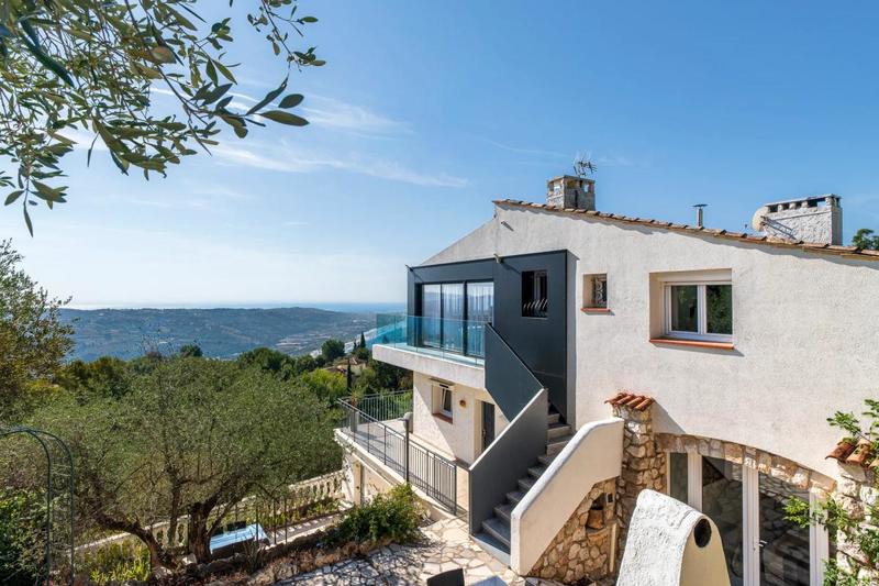 Maison - 233 m² - 8 pièces