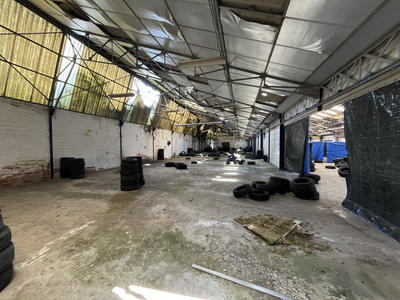 Terrain - 13 400 m²