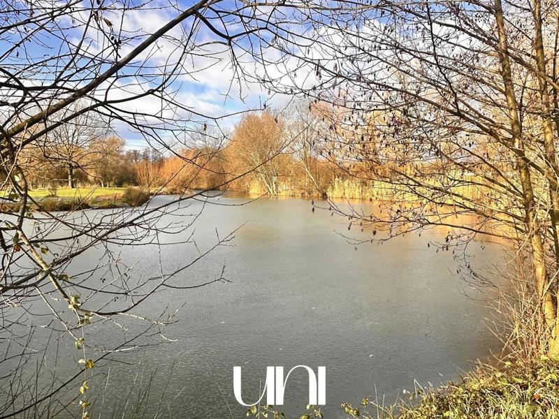 Maison - 587 m² - 11 pièces