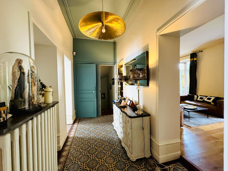 Maison - 253 m² - 10 pièces