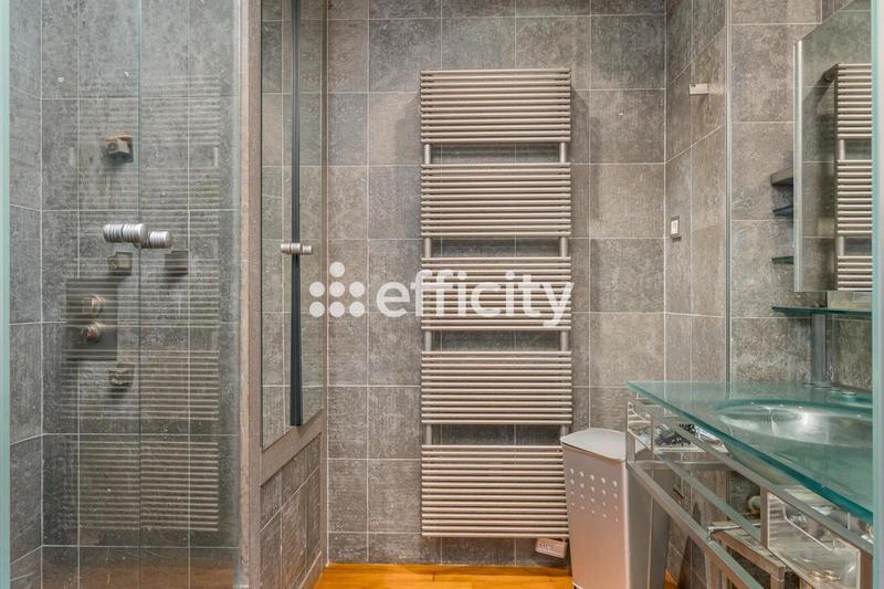 Appartement - 230 m² - 6 pièces