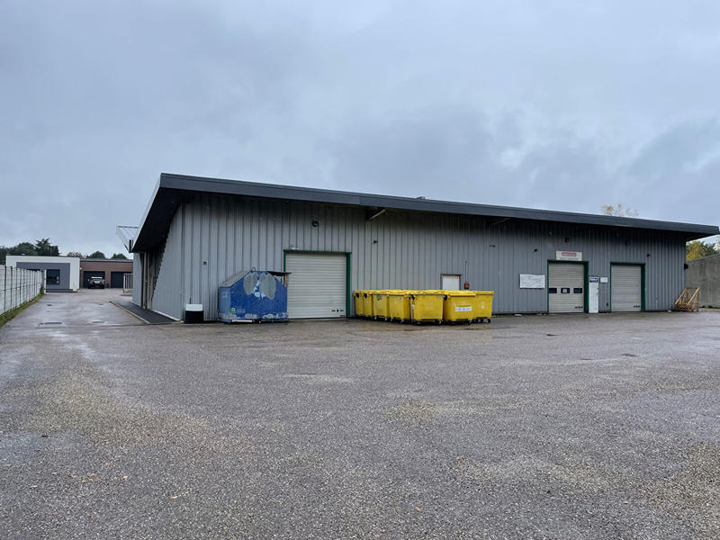 Local d'activité / Entrepôt - 216 m²
