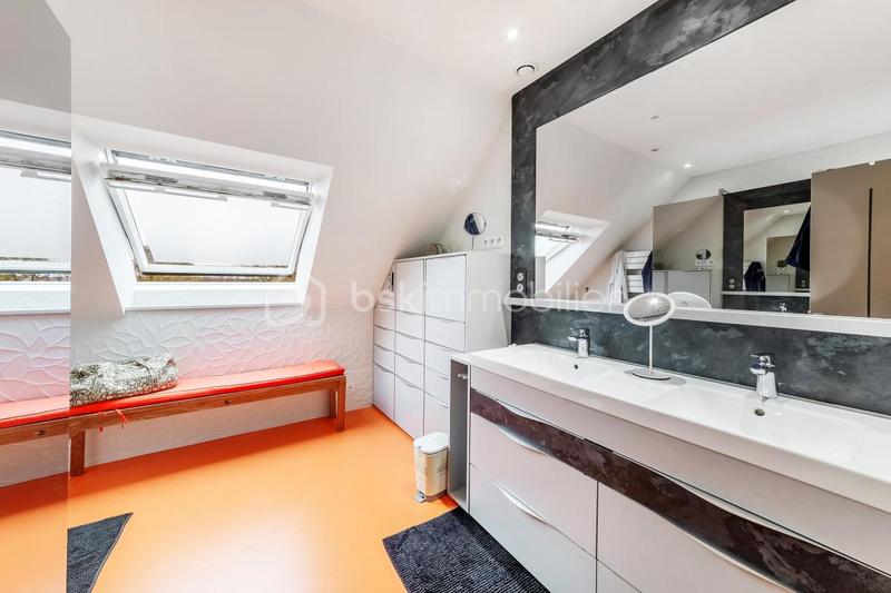 Maison - 305 m² - 8 pièces