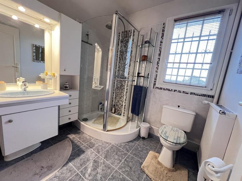 Maison traditionnelle - 175 m² - 8 pièces