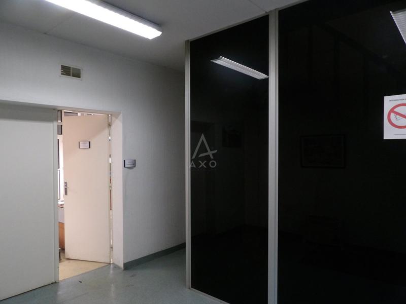 Entrepôt - 583 m² - 9 pièces