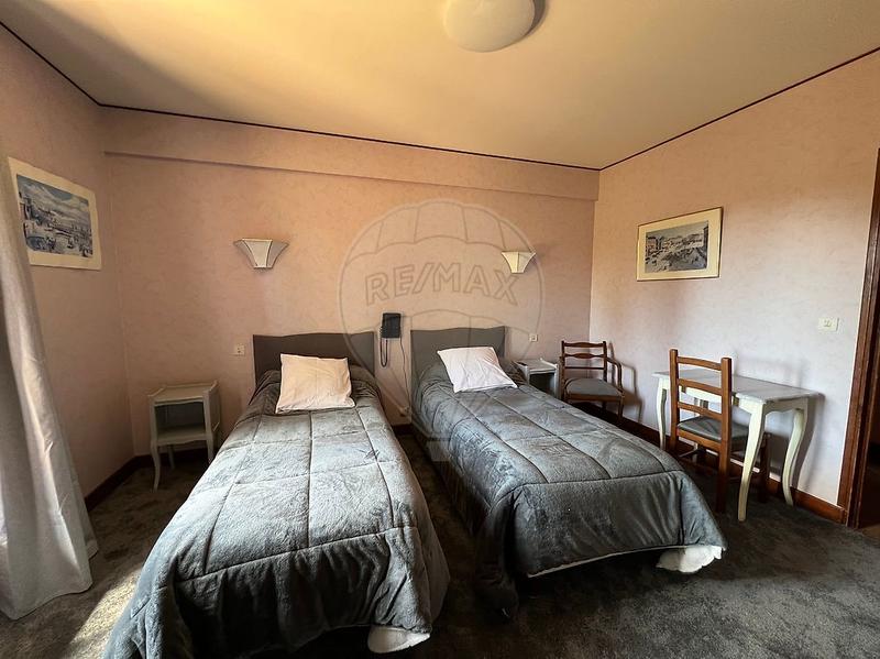 Appartement - 1 800 m² - 25 pièces