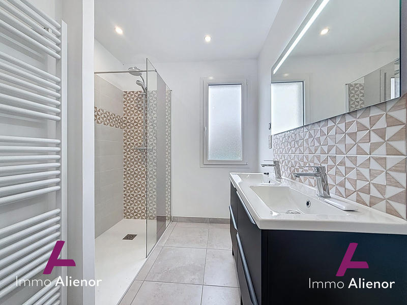 Maison traditionnelle - 164 m² - 6 pièces