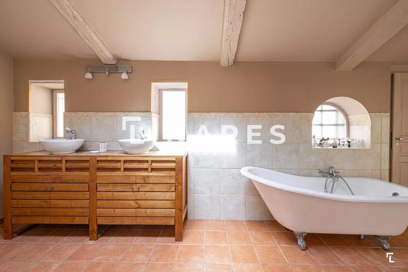 Maison - 300 m² - 7 pièces