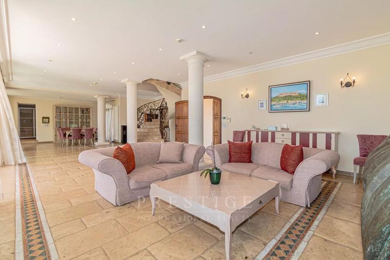 Maison - 347 m² - 7 pièces