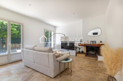 Maison - 167 m² - 10 pièces